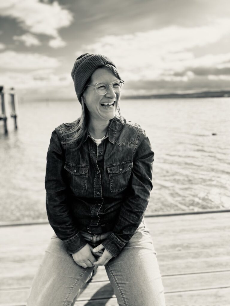 Anneke Vögele _ schwarz/weiß _ am See